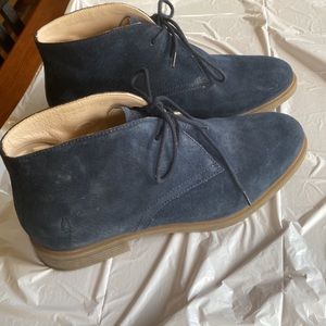 Hush Puppies navy suede chukkas size 8.5